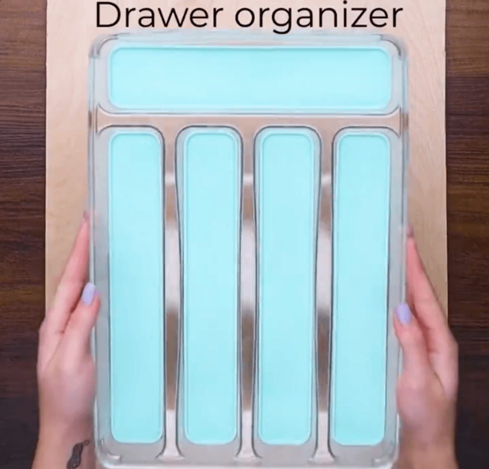 A drawer organizer